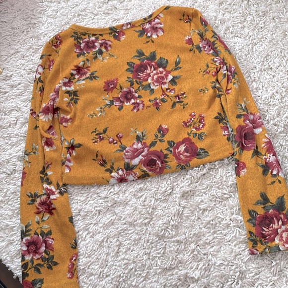 L/S cropped floral tee, Soft hacci like material, size L - Picture 3 of 4
